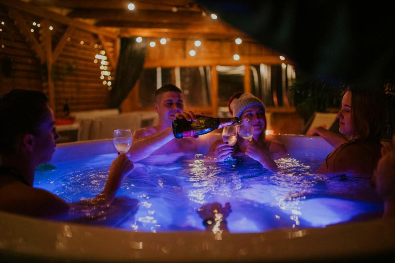 Aloha Glamp - Okragle Przy Rzece - Balia I Sauna - Energylandia *